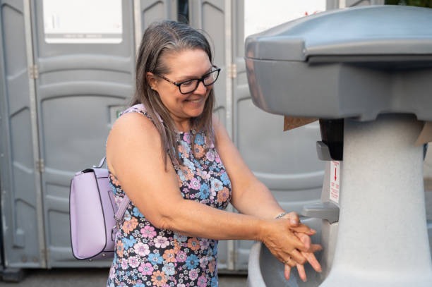 Porta potty delivery and setup in Riverside, CA